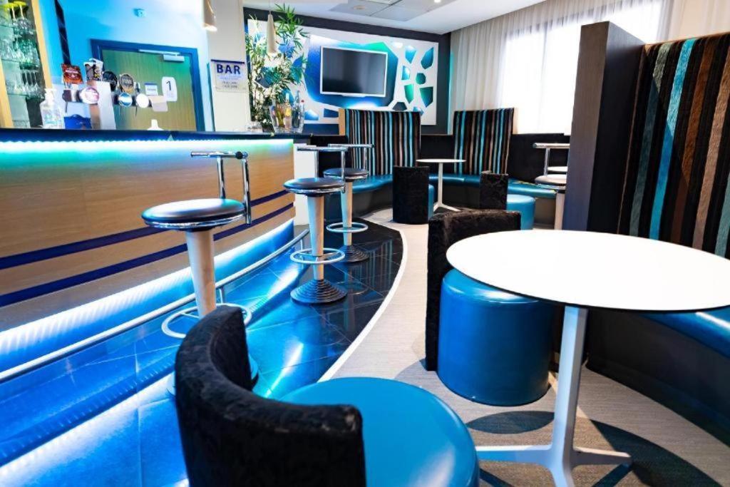 Saint Cloud Citea Access Dayuse Room -- 10 Minutes La Defense 20 Minutes Paris Parc Expo Luaran gambar